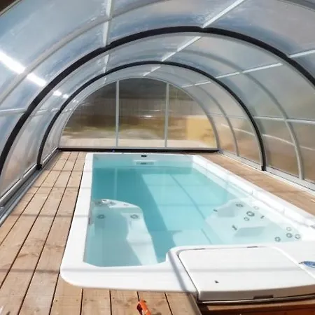 Sleeps 7 Pool *