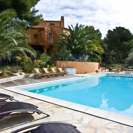 Prázdninový dům Sleeps 7 Pool